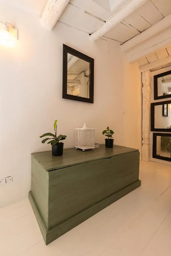 Elly Holiday House Palermo 0*,  Italy