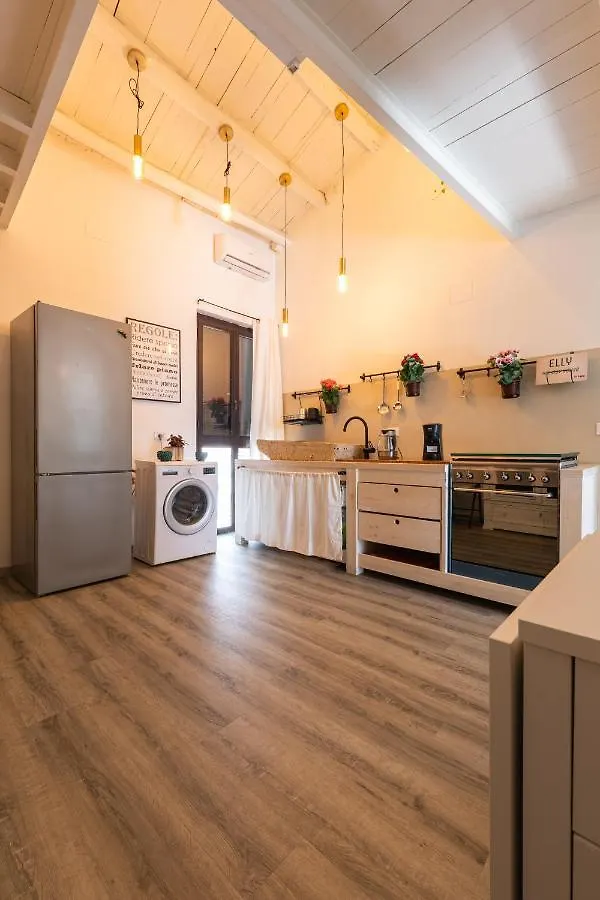 Elly Holiday House Palermo Сasa de vacaciones